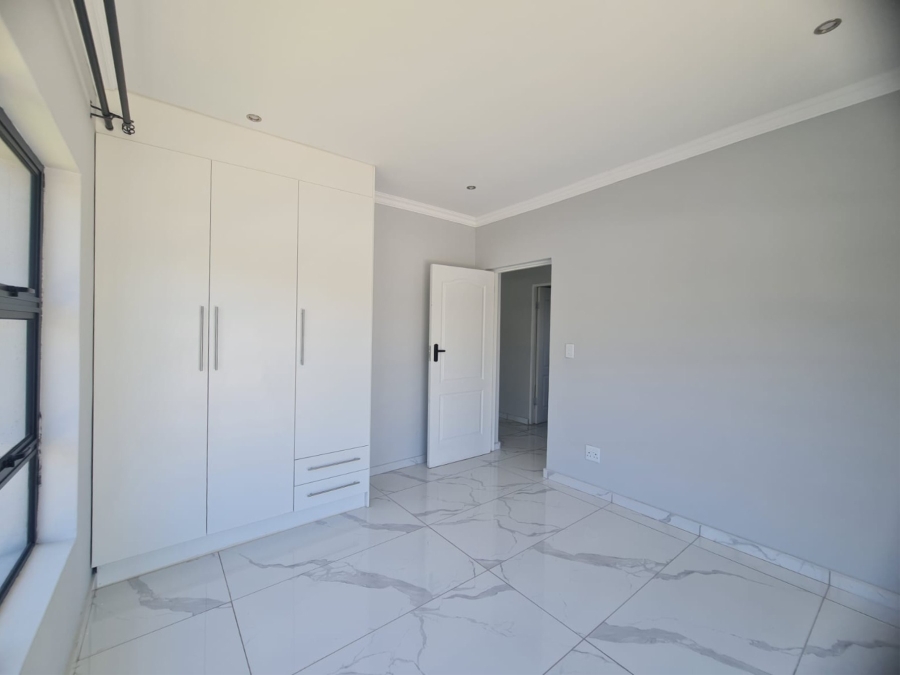 To Let 4 Bedroom Property for Rent in Melodie North West